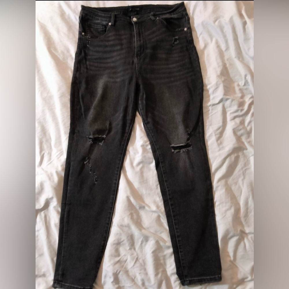 Women’s RISEN Black distressed skinny jeans - size 1x